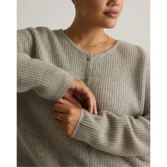 Quince 100% Yak Soft Rib Crew
Gray Cardigan Sweater size L - Picture 12 of 12